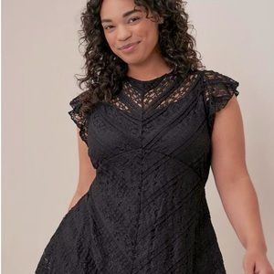 NWT-Torrid Babydoll Lace Crew Neck Sharkbite Hem Top 5x